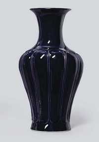 18TH CENTURY  AN UNUSUAL AUBERGINE-GLAZED LOBED VASE